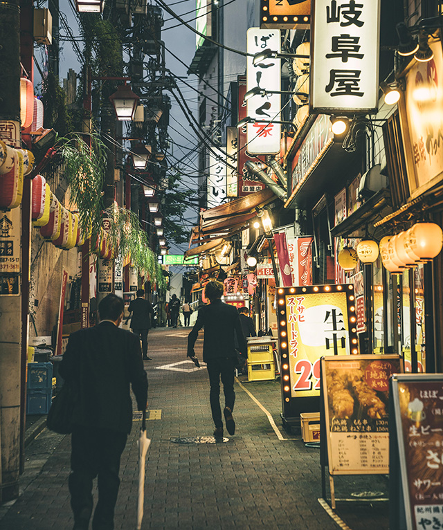 view-street-city-night-with-lights-people